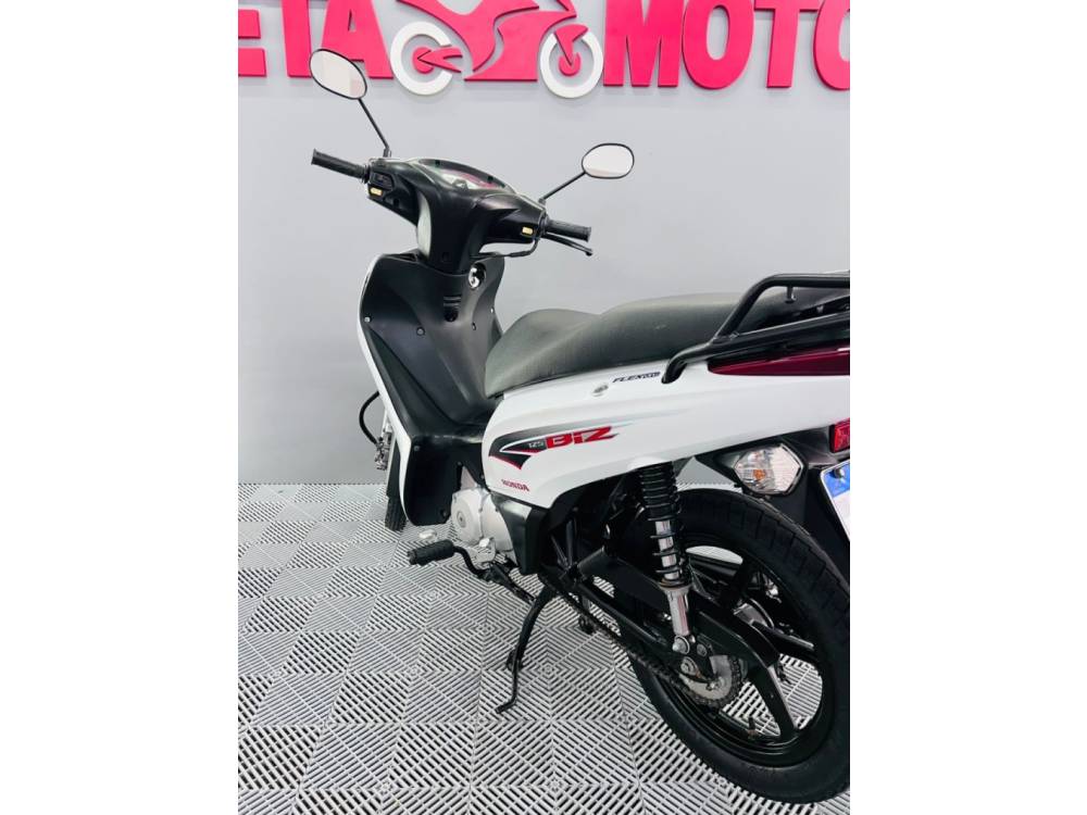 HONDA - BIZ 125 - 2015/2015 - Branca - R$ 14.300,00