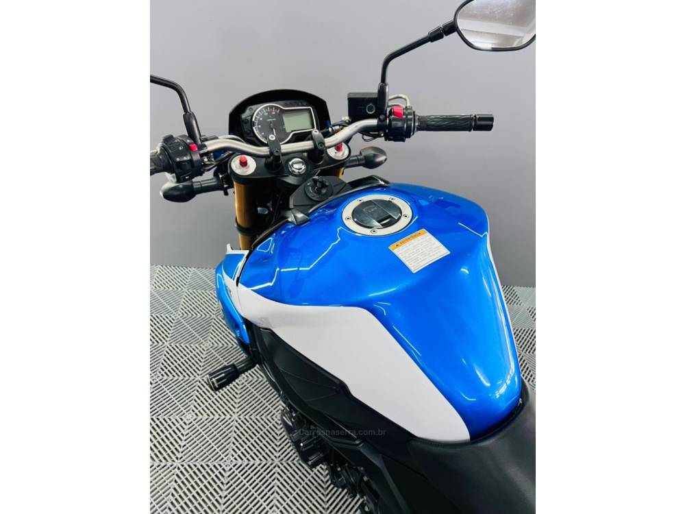SUZUKI - GSR - 2015/2016 - Azul - R$ 41.900,00