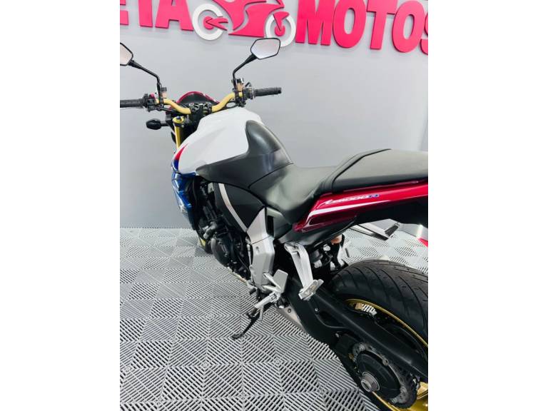 HONDA - CB 1000R - 2015/2015 - Branca - R$ 54.900,00