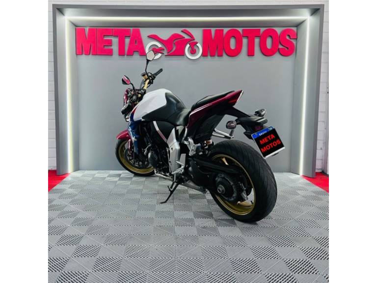 HONDA - CB 1000R - 2015/2015 - Branca - R$ 54.900,00