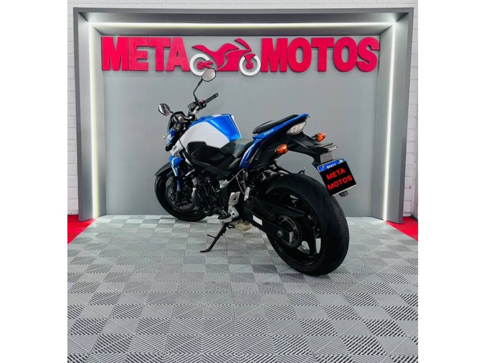SUZUKI - GSR - 2015/2016 - Azul - R$ 41.900,00