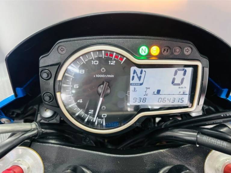 SUZUKI - GSR - 2015/2016 - Azul - R$ 41.900,00