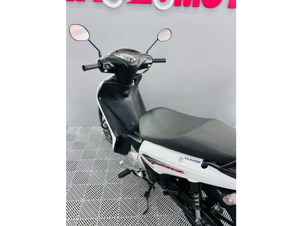 HONDA - BIZ 125 - 2015/2015 - Branca - R$ 14.300,00