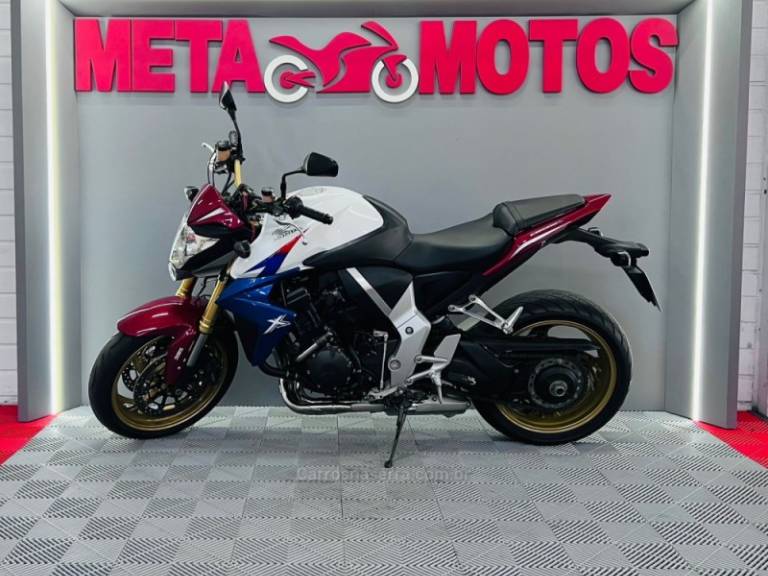 HONDA - CB 1000R - 2015/2015 - Branca - R$ 54.900,00