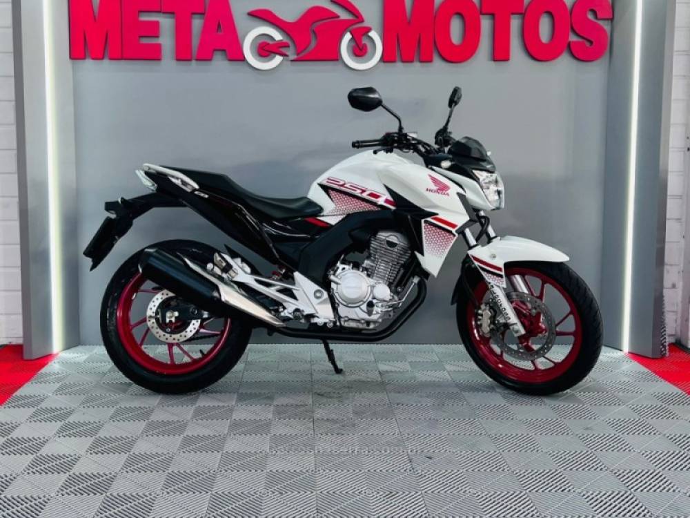 HONDA - CB 250F TWISTER - 2022/2022 - Branca - R$ 22.900,00